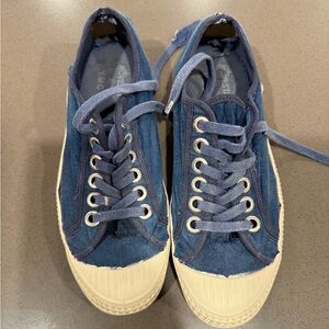 Blue Canvas Sneakers with Cream Soles

Noveta X YMCA